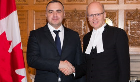 Դեսպան Մարտիրոսյանի հանդիպումը Կանադայի Ներկայացուցիչների պալատի նախագահի հետ